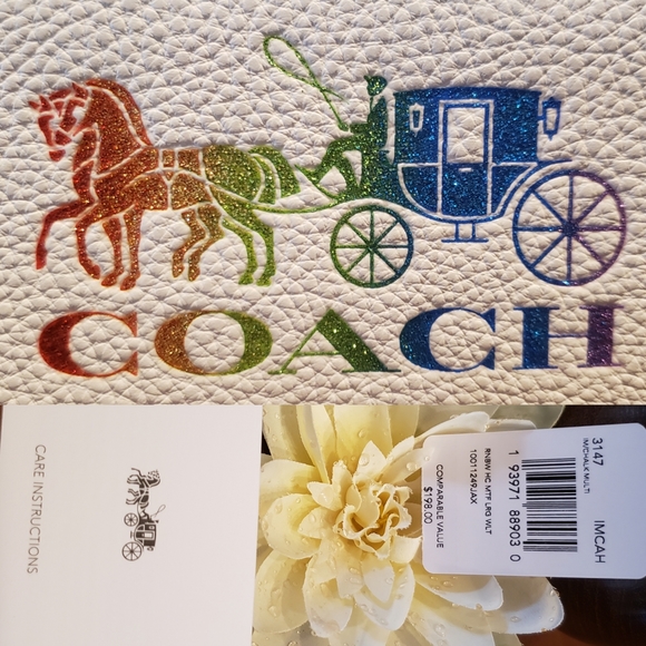 **SALE - 1 left** NEW Coach Leather Phone Wallet - Picture 4 of 9